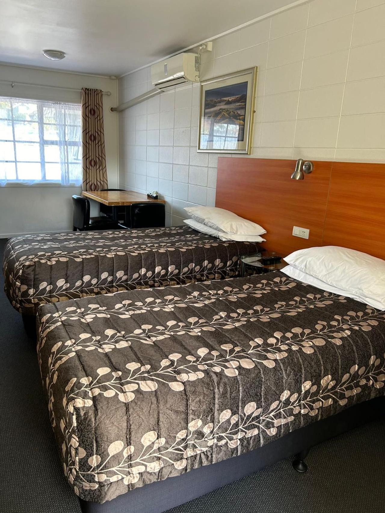 Tudor Motor Lodge Hamilton Extérieur photo